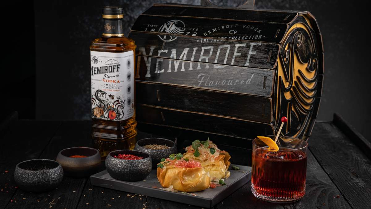 Рецепт коктейля Nemiroff Martinez Twist – фудпейринг с пирогом с Бри Рецепт коктейля Nemiroff Martinez Twist – фудпейринг с пирогом с Бри