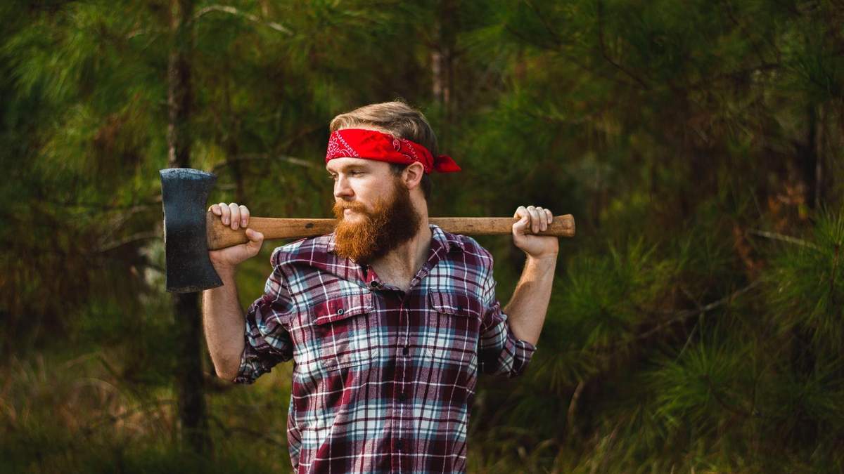 Допоможи бабусі: Кріс Гемсворт показав своє улюблене тренування з дровами - Men
