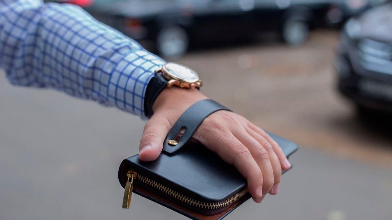 Чоловічий гаманець: 7 предметів, які там нізащо не можна тримати Чоловічий гаманець: 7 предметів, які там нізащо не можна тримати