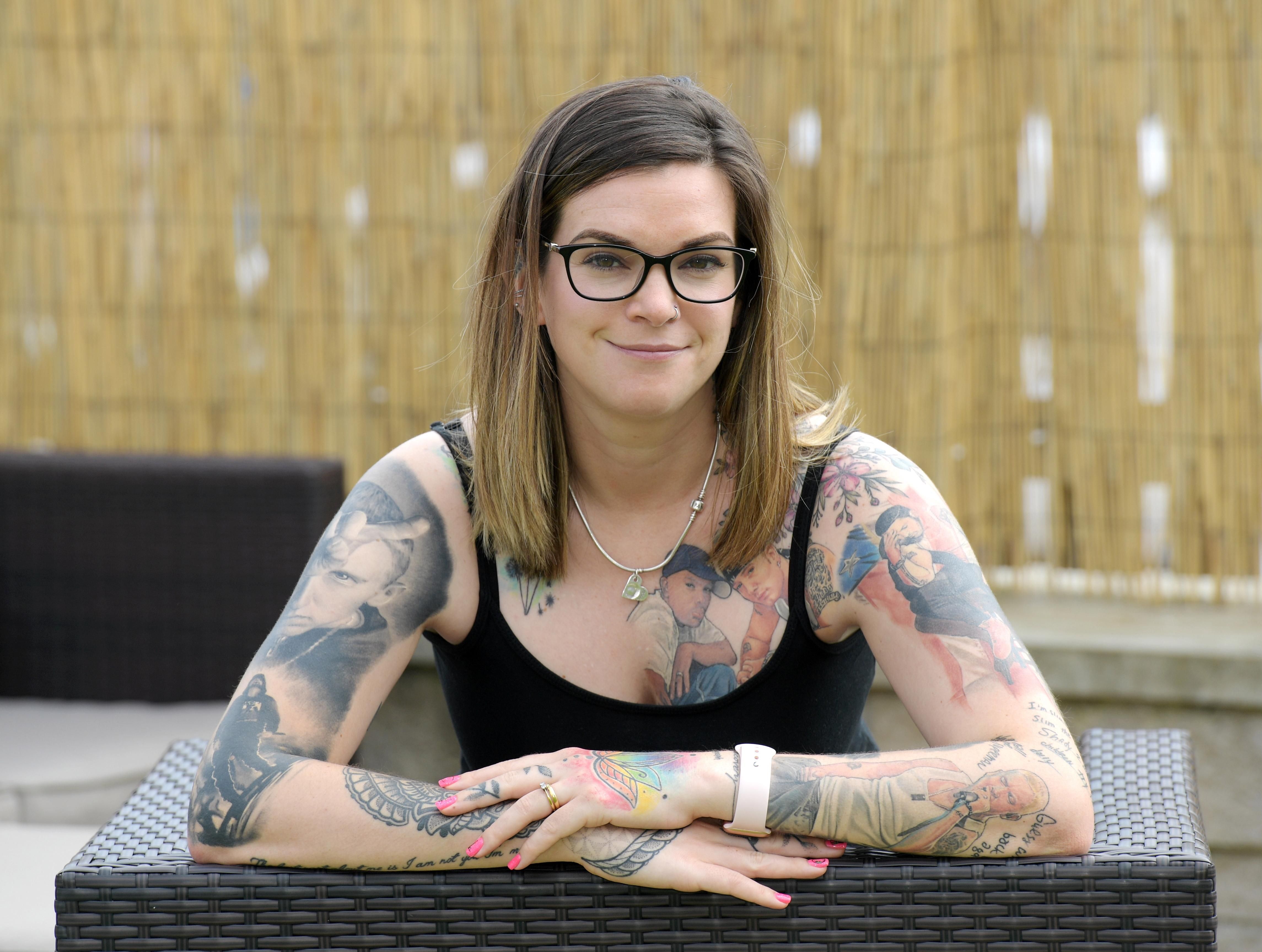 Емінему – 48: фото фанатки, яка набила на тілі 16 його портретів Емінему – 48: фото фанатки, яка набила на тілі 16 його портретів