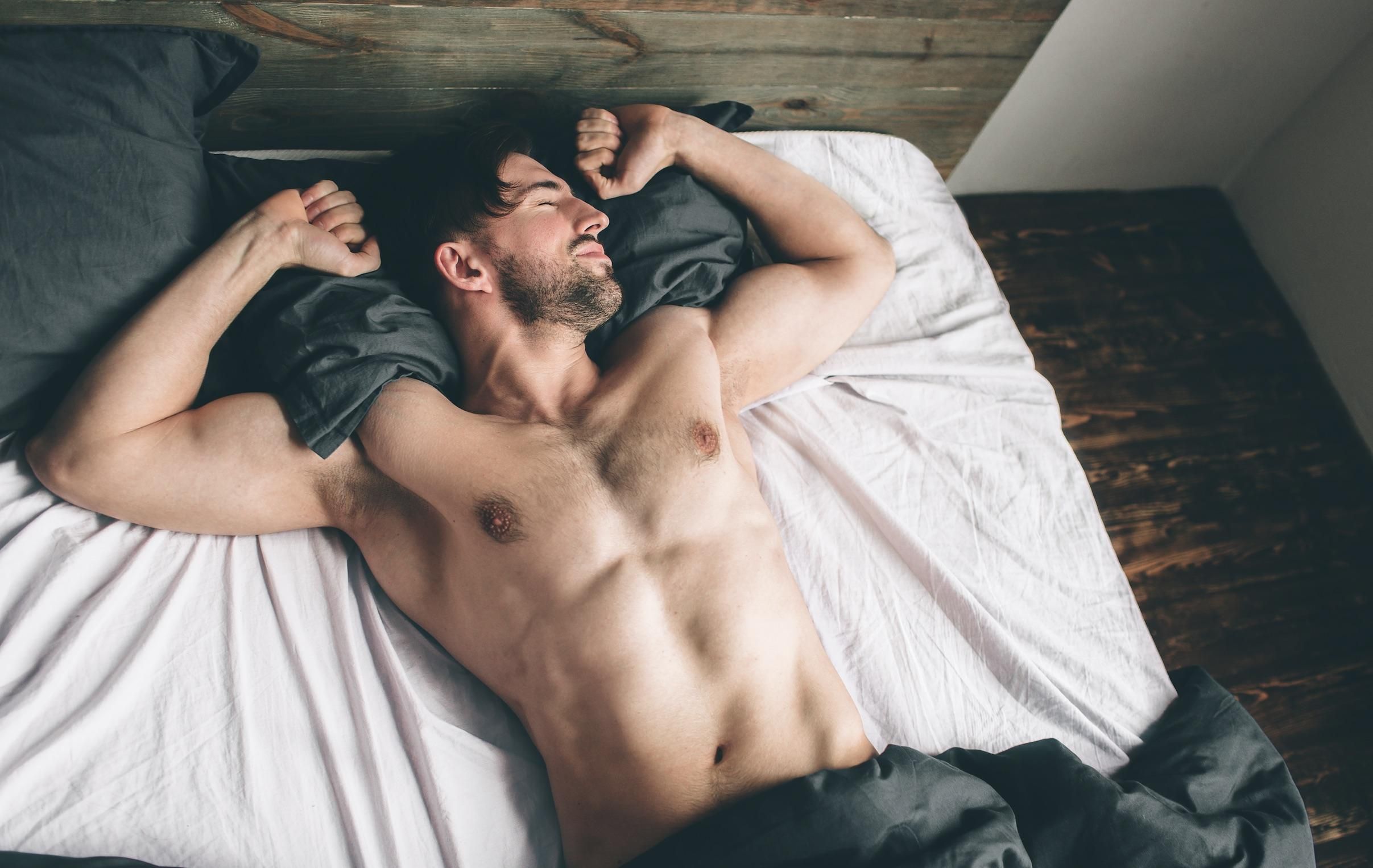 6 вечірніх звичок, які заважають спати чоловікові