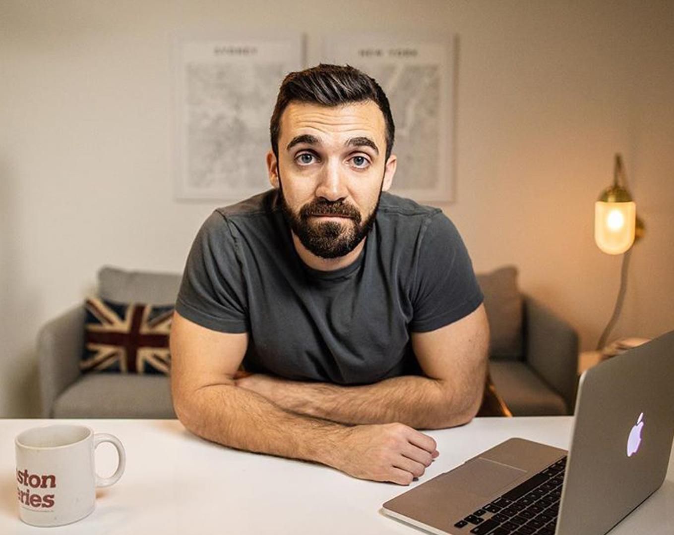 Хлопець три роки носив одну і ту ж футболку: як це змінило його життя Хлопець три роки носив одну і ту ж футболку: як це змінило його життя