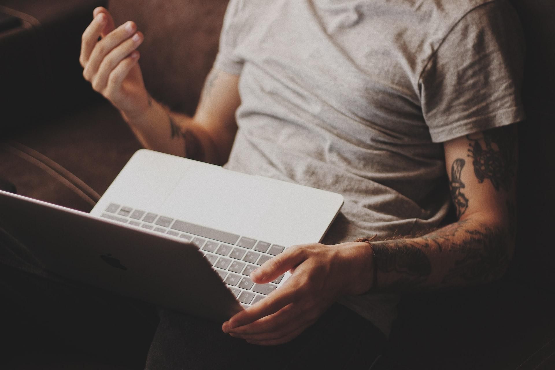 Как вести себя в соцсетях, если в друзьях босс: простые советы Как вести себя в соцсетях, если в друзьях босс: простые советы