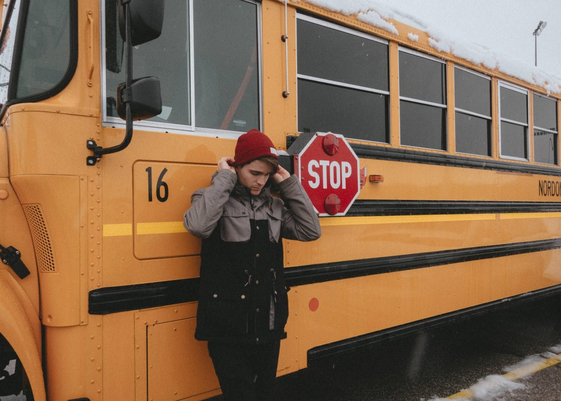 Верхній зимовий одяг для чоловіків: 4 стильні варіанти на щодень Верхній зимовий одяг для чоловіків: 4 стильні варіанти на щодень