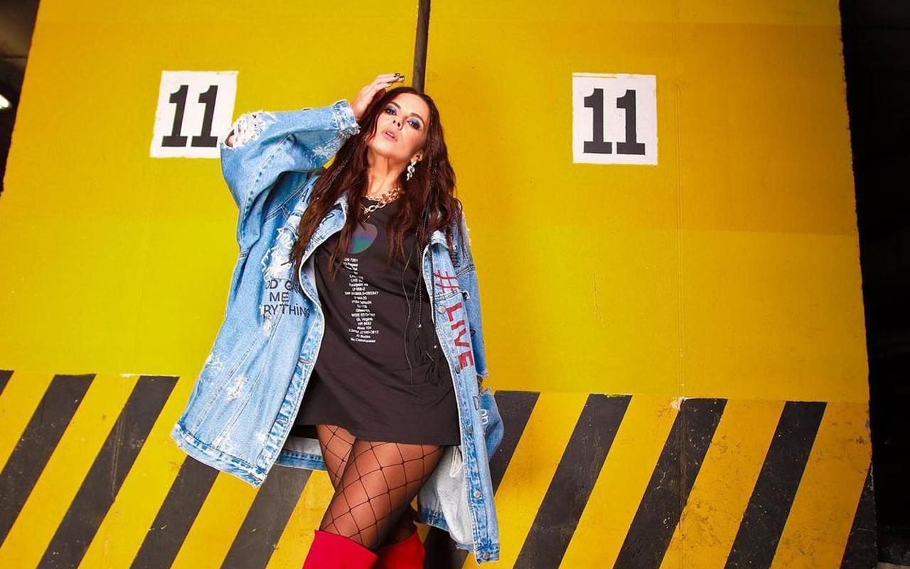 Настя Каменских похвасталась крутой растяжкой: горячее фото певицы Настя Каменских похвасталась крутой растяжкой: горячее фото певицы