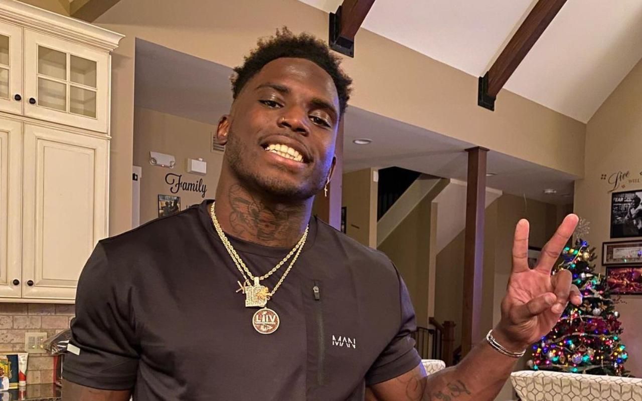 Тату Тайрика Хилла: что означают тату звезды американского футбола Тату Тайрика Хилла: что означают тату звезды американского футбола