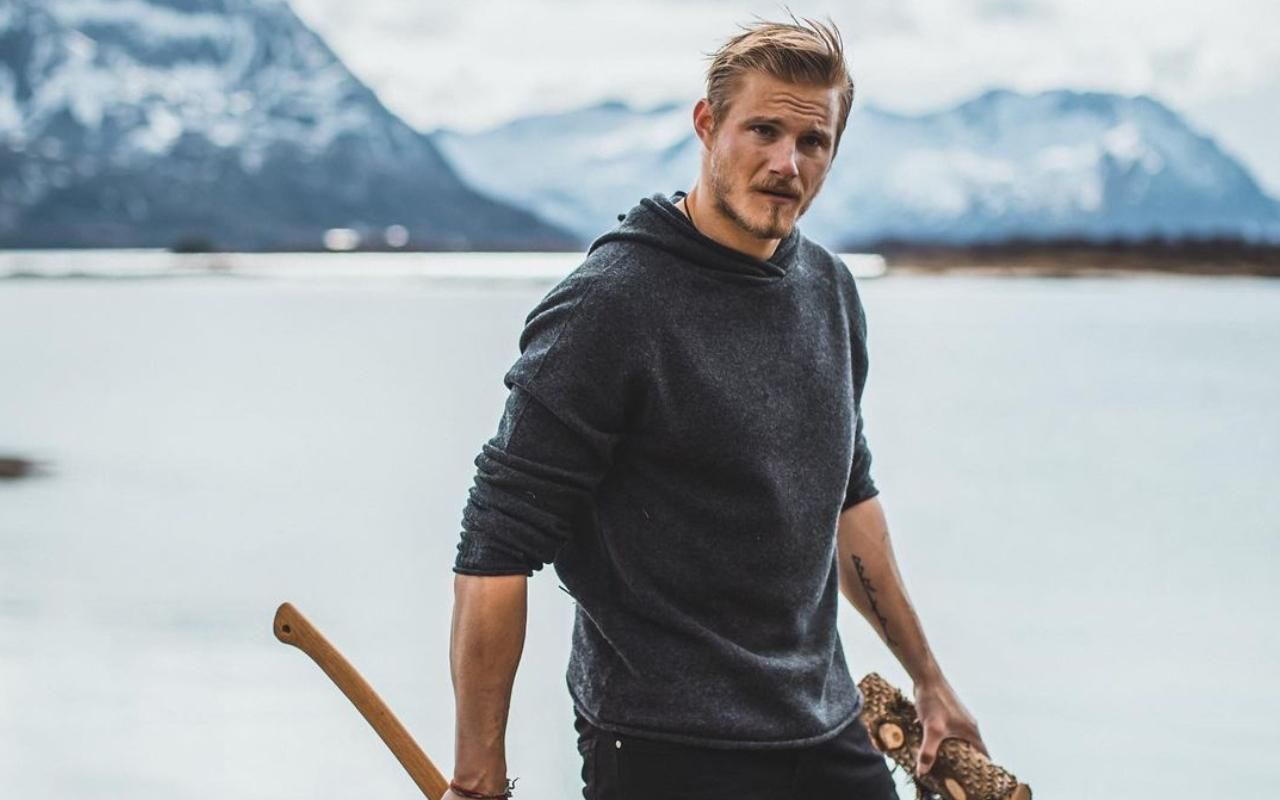 Тату Александра Людвига: что означают тату звезды сериала Викинги Тату Александра Людвига: что означают тату звезды сериала Викинги