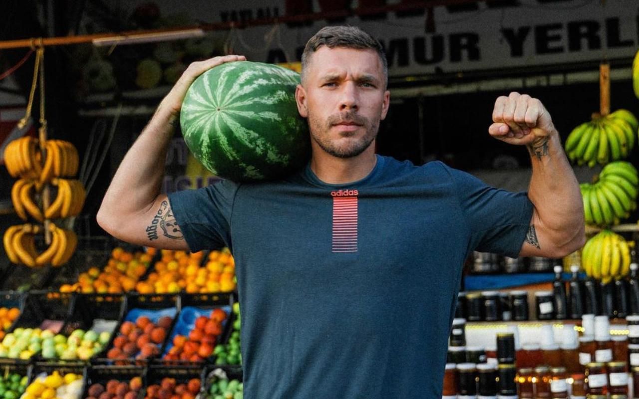 Тату Лукаса Подольскі: що означають тату на тілі форварда Галатасараю Тату Лукаса Подольскі: що означають тату на тілі форварда Галатасараю