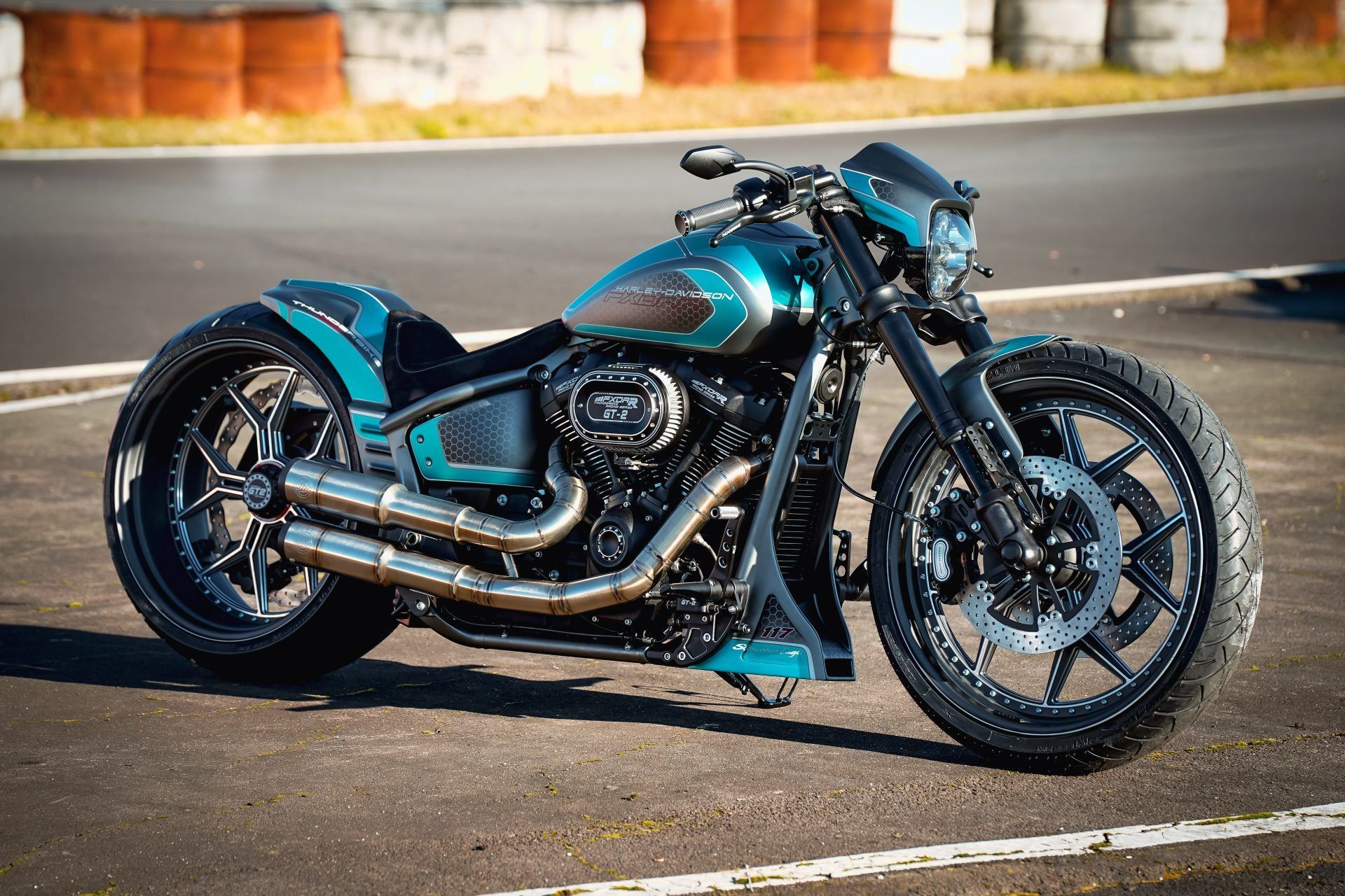 Harley-Davidson Softail FXDR превратили в идеальный байк для трека