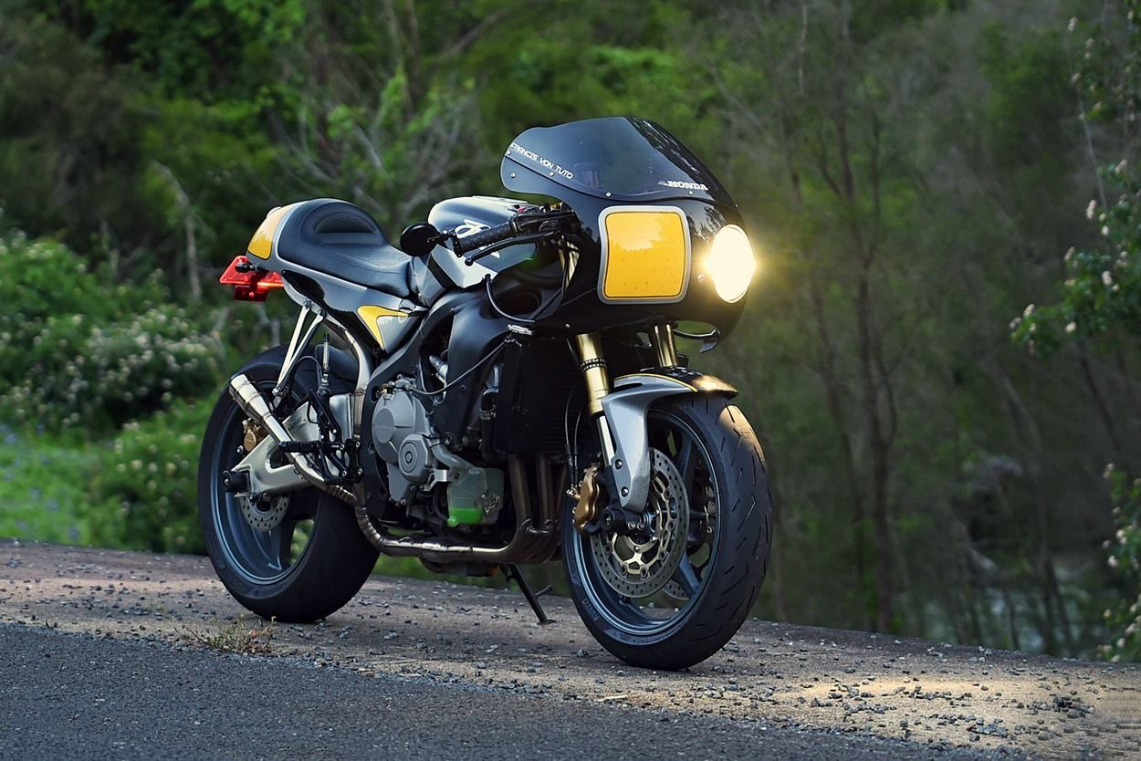 Honda CBR600RR перетворили на спортивний ретробайк – круті фото Honda CBR600RR перетворили на спортивний ретробайк – круті фото