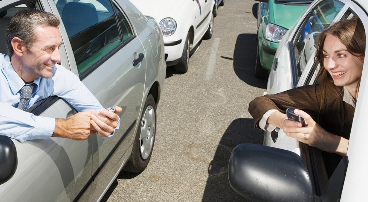 Як правильно знайомитися за кермом: 4 ситуації з життя Як правильно знайомитися за кермом: 4 ситуації з життя