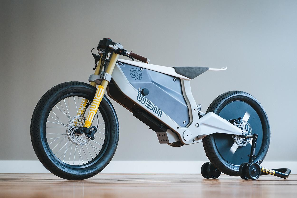 WSM побудував футуристичний електричний мотоцикл – круті фото байка