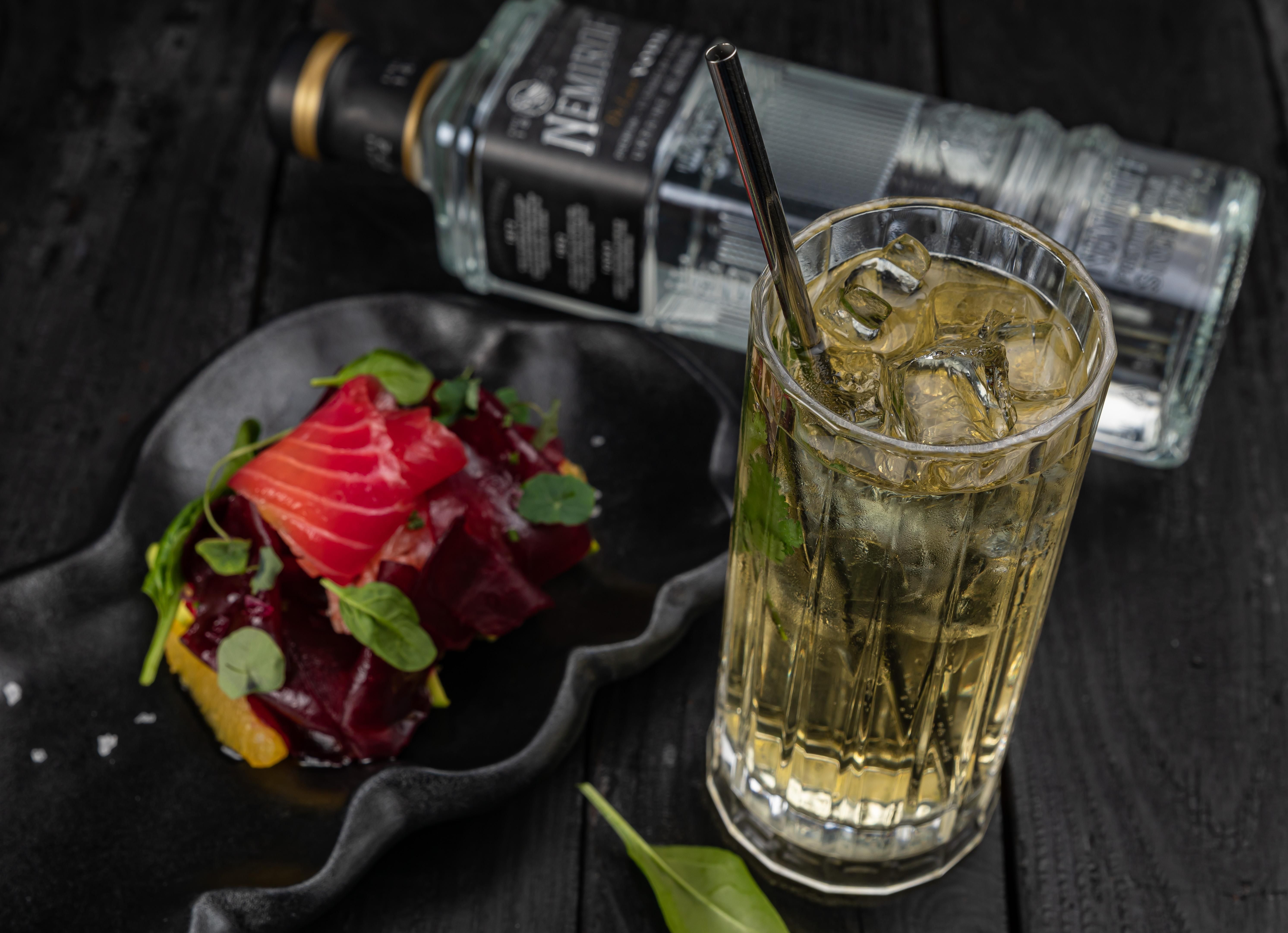 Як приготувати алкогольний коктейль De Luxe & Tonic – рецепт Як приготувати алкогольний коктейль De Luxe & Tonic – рецепт