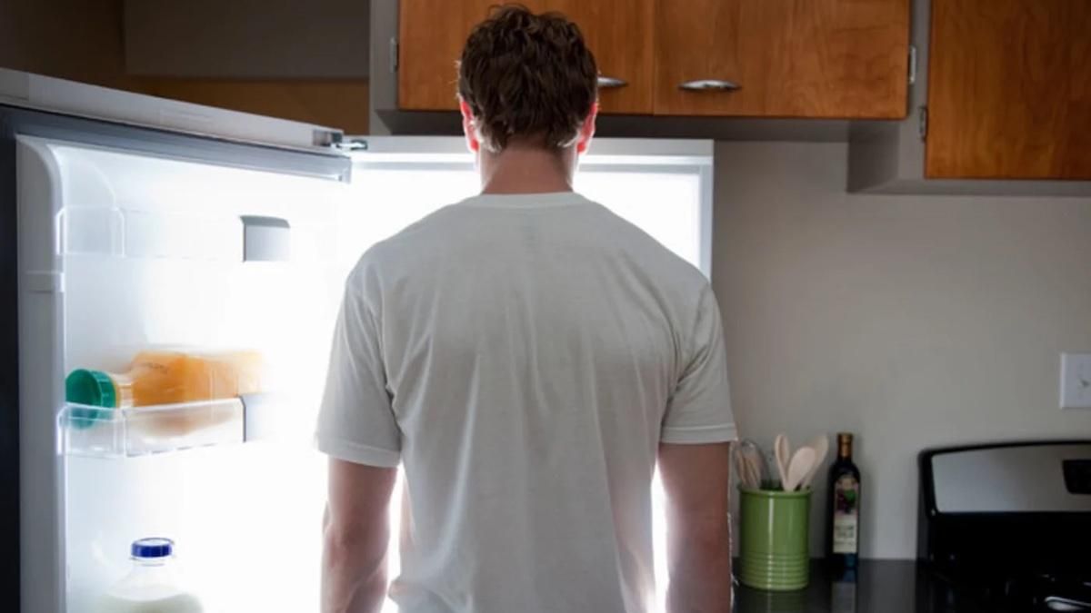5 вечных продуктов: что холостяк может спокойно держать в холодильнике