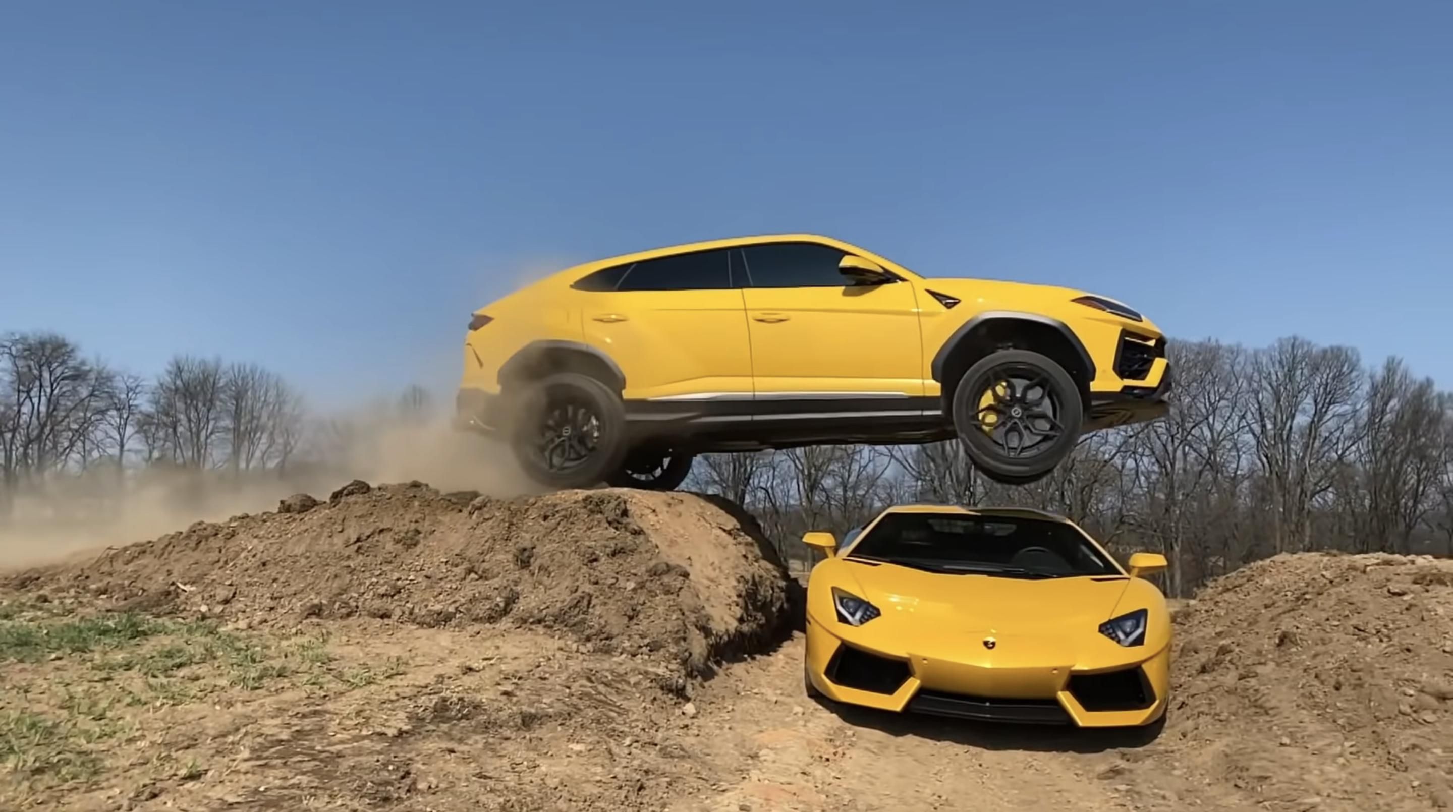 Блогер перестрибнув через Lamborghini Avendator на Urus – відео Блогер перестрибнув через Lamborghini Avendator на Urus – відео