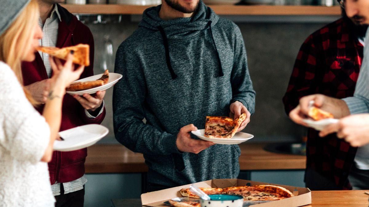 Есть стоя – полезно или вредно: что говорят исследования ученых Есть стоя – полезно или вредно: что говорят исследования ученых