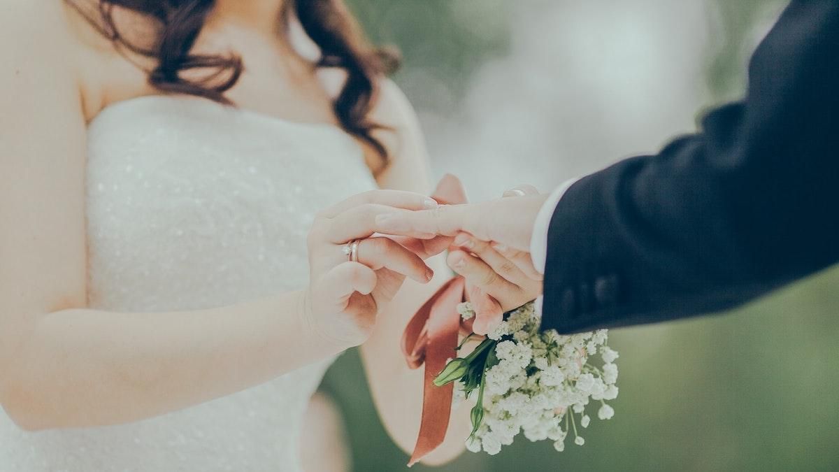 Мужчина взял фамилию жены: о чем это может свидетельствовать Мужчина взял фамилию жены: о чем это может свидетельствовать