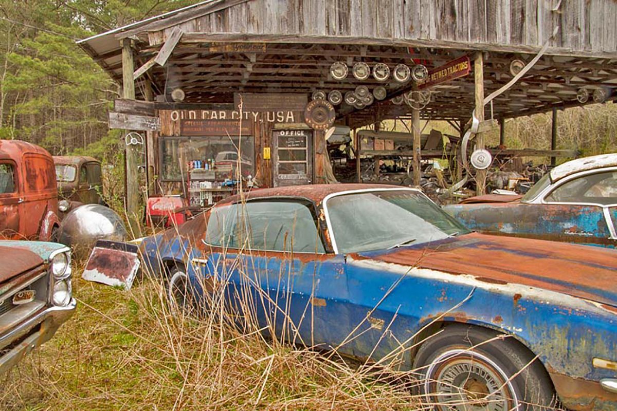 Город старых автомобилей в США
