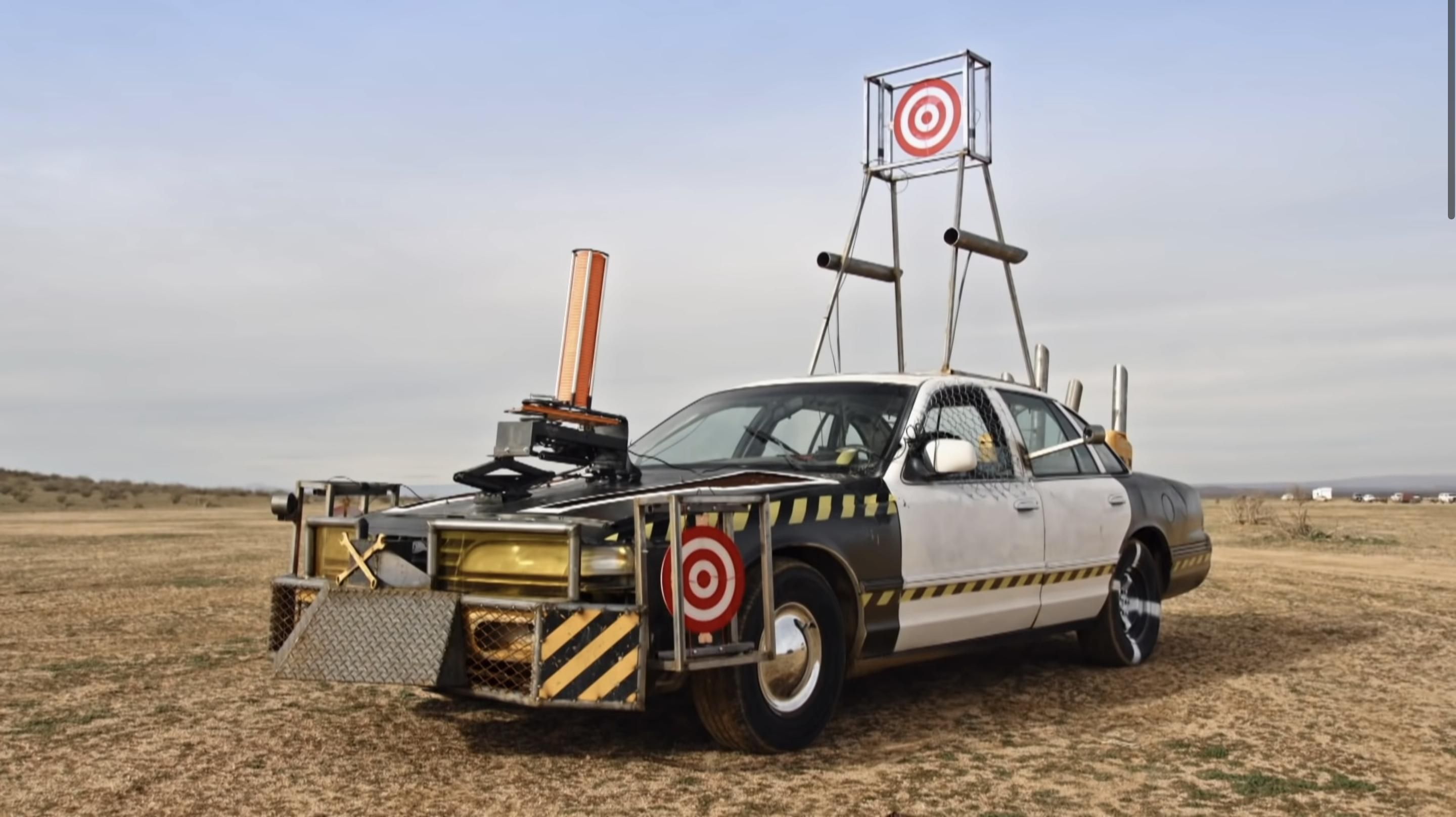 Звезда Разрушителей мифов устроил битву в стиле Безумного Макса видео Звезда Разрушителей мифов устроил битву в стиле Безумного Макса видео