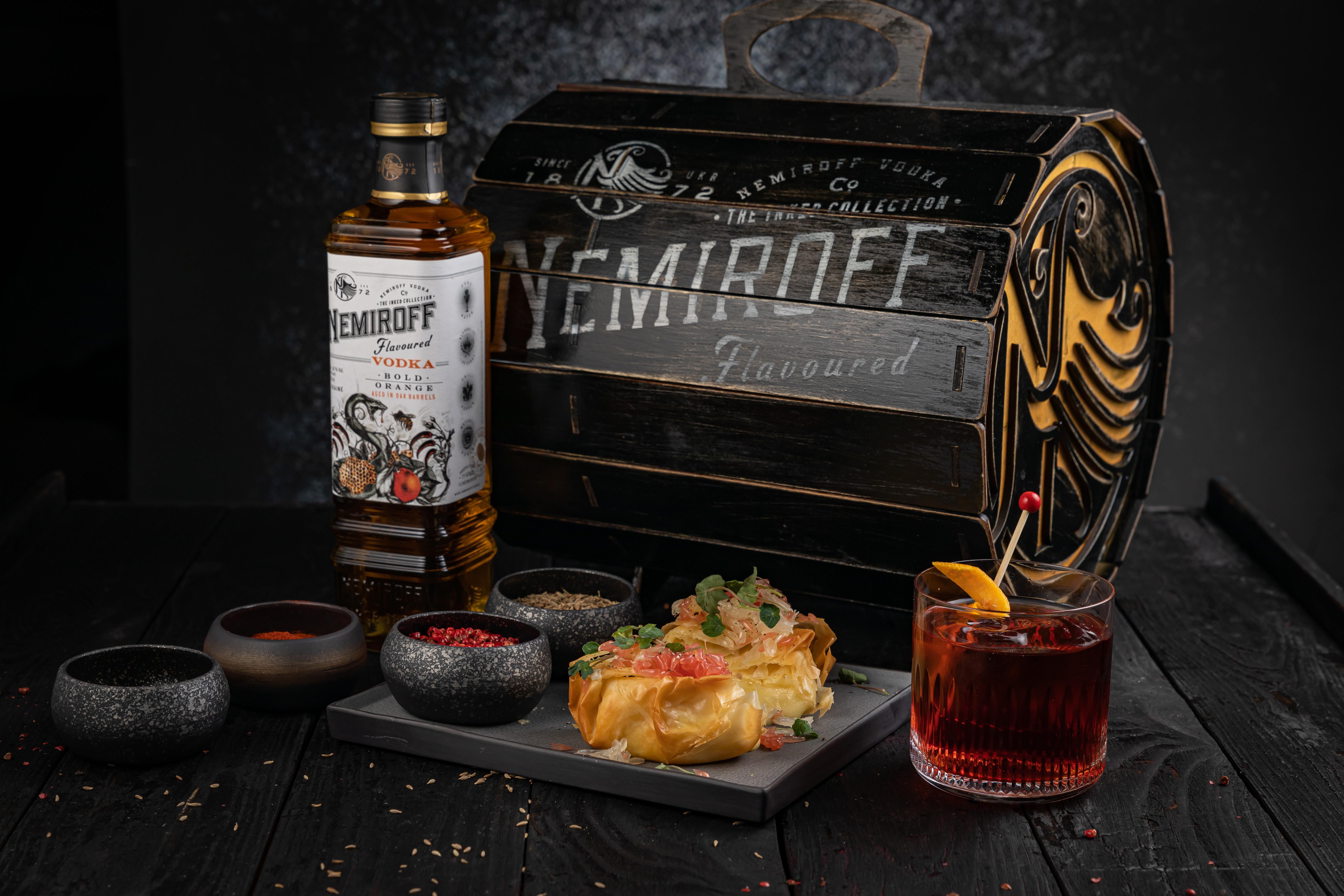 Рецепт коктейлю Nemiroff Martinez Twist – фудпейринг з пирогом з Брі Рецепт коктейлю Nemiroff Martinez Twist – фудпейринг з пирогом з Брі