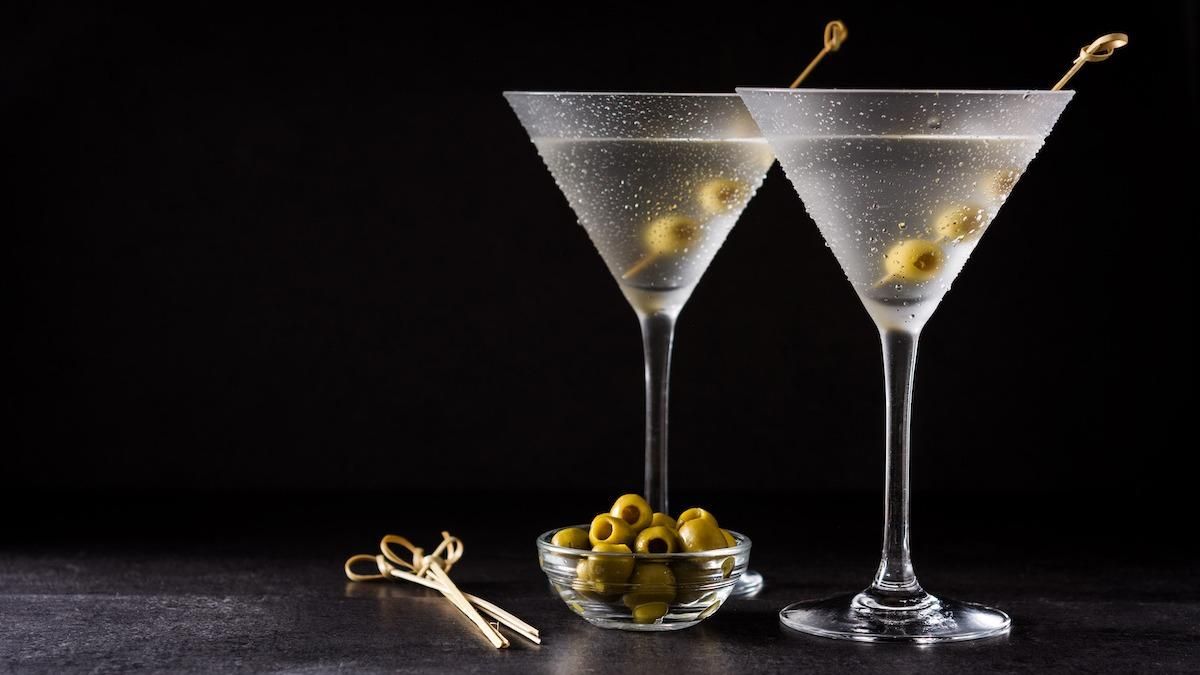 Міжнародний день коктейлів: улюблені напої Джеймса Бонда та Лебовські