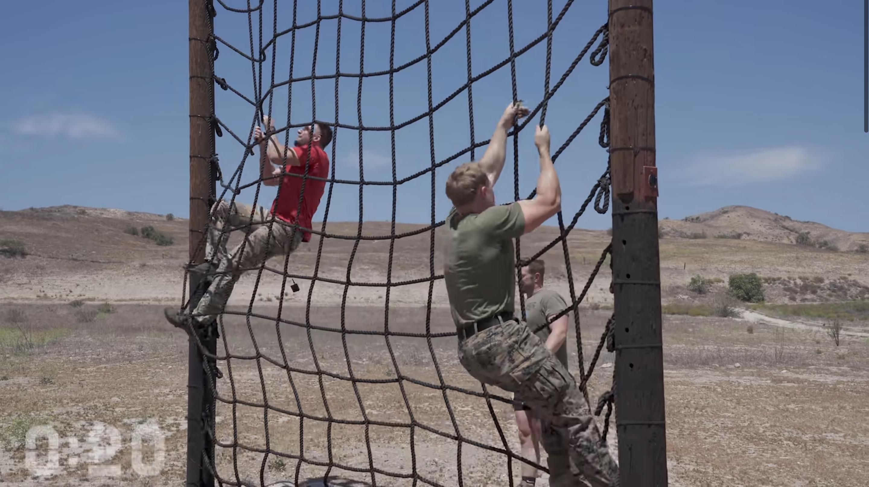 Морські піхотинці пройшли божевільний фітнес-тест – відео виклику