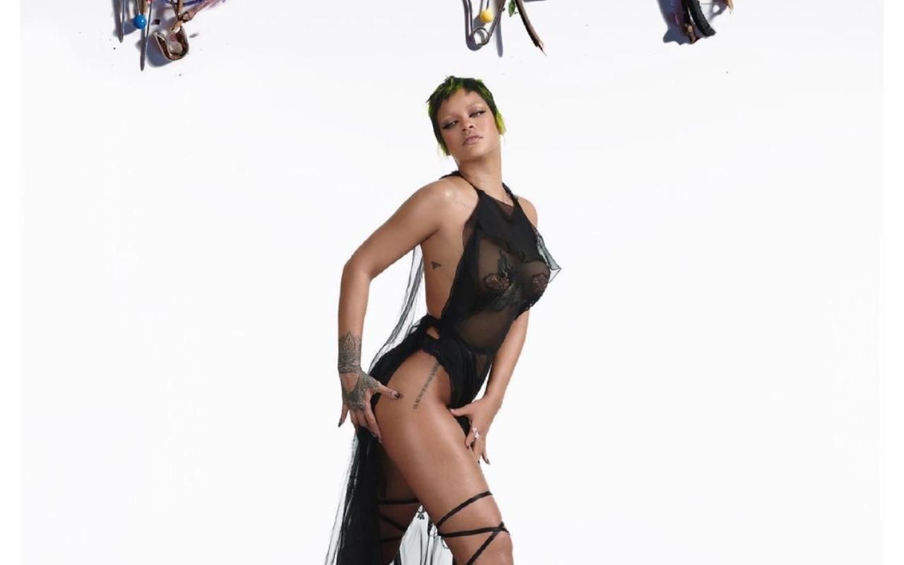 Рианна снялась в прозрачном платье для журнала Vogue: горячие фото