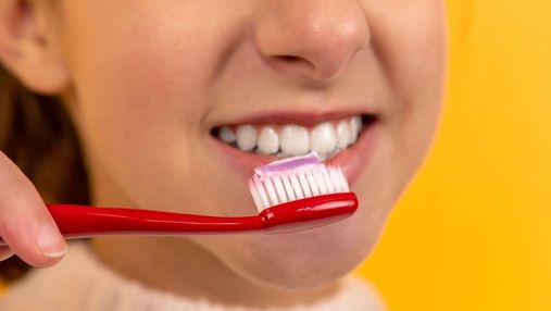 Чи шкідливо для людини – їсти зубну пасту