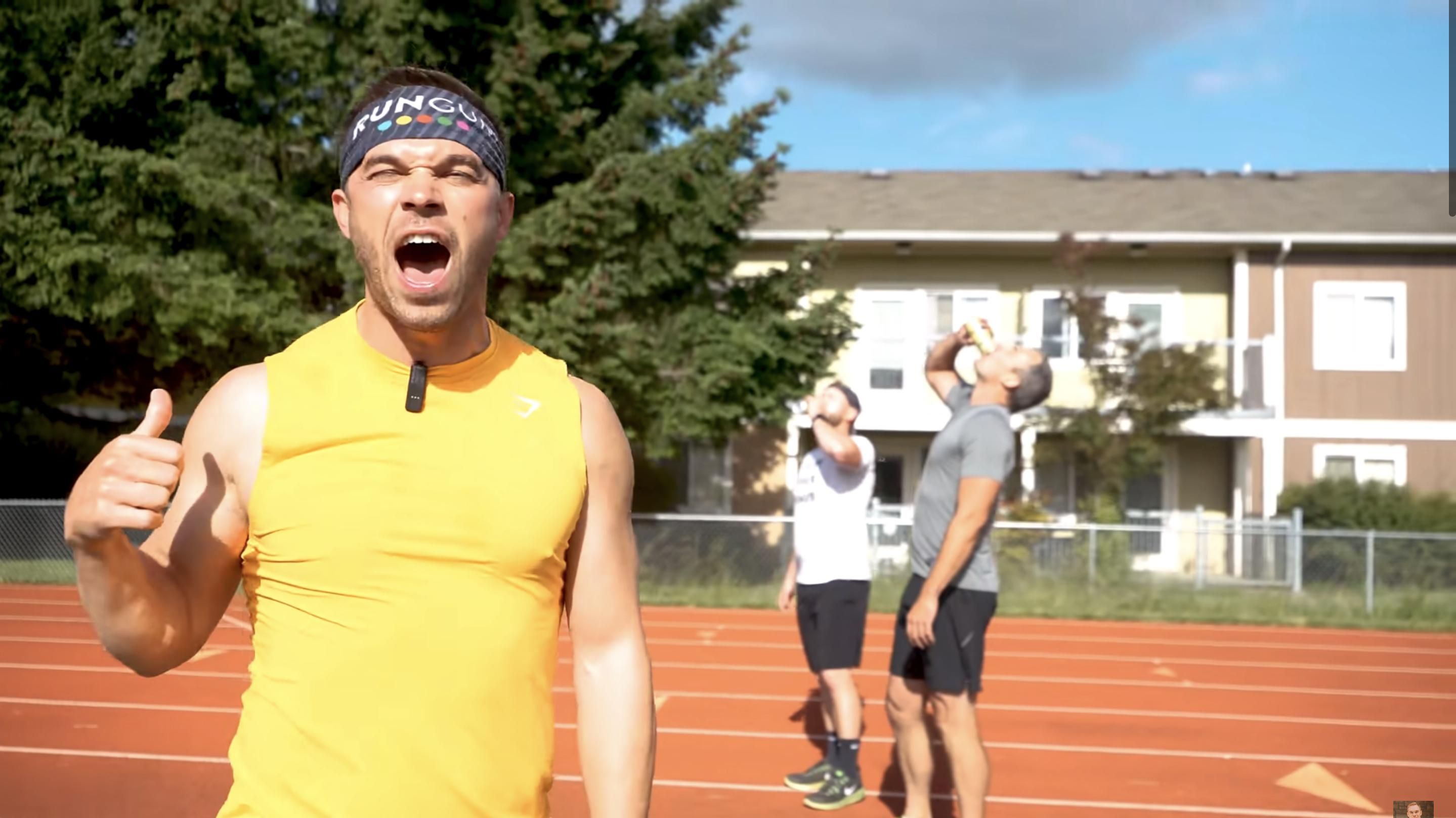 Чемпион Ник Симмондс попытался пробежать пивную милю: смешное видео