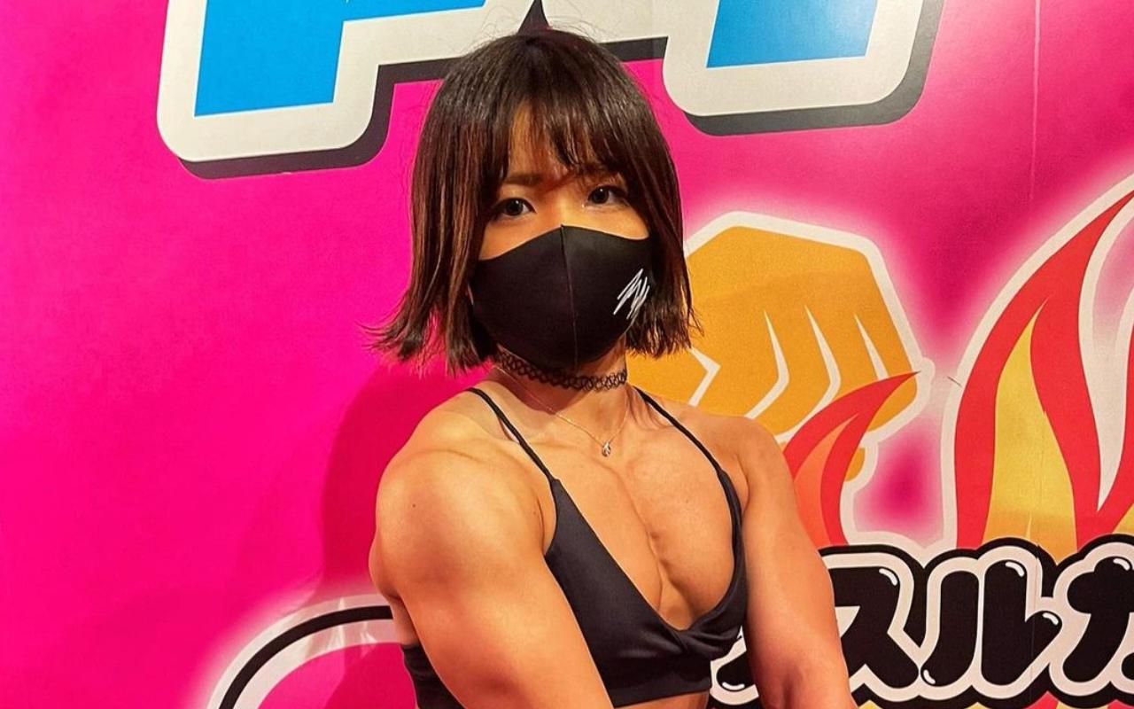 В Японії відкрився цікавий бар: гостей обслуговують м'язисті дівчата В Японії відкрився цікавий бар: гостей обслуговують м'язисті дівчата