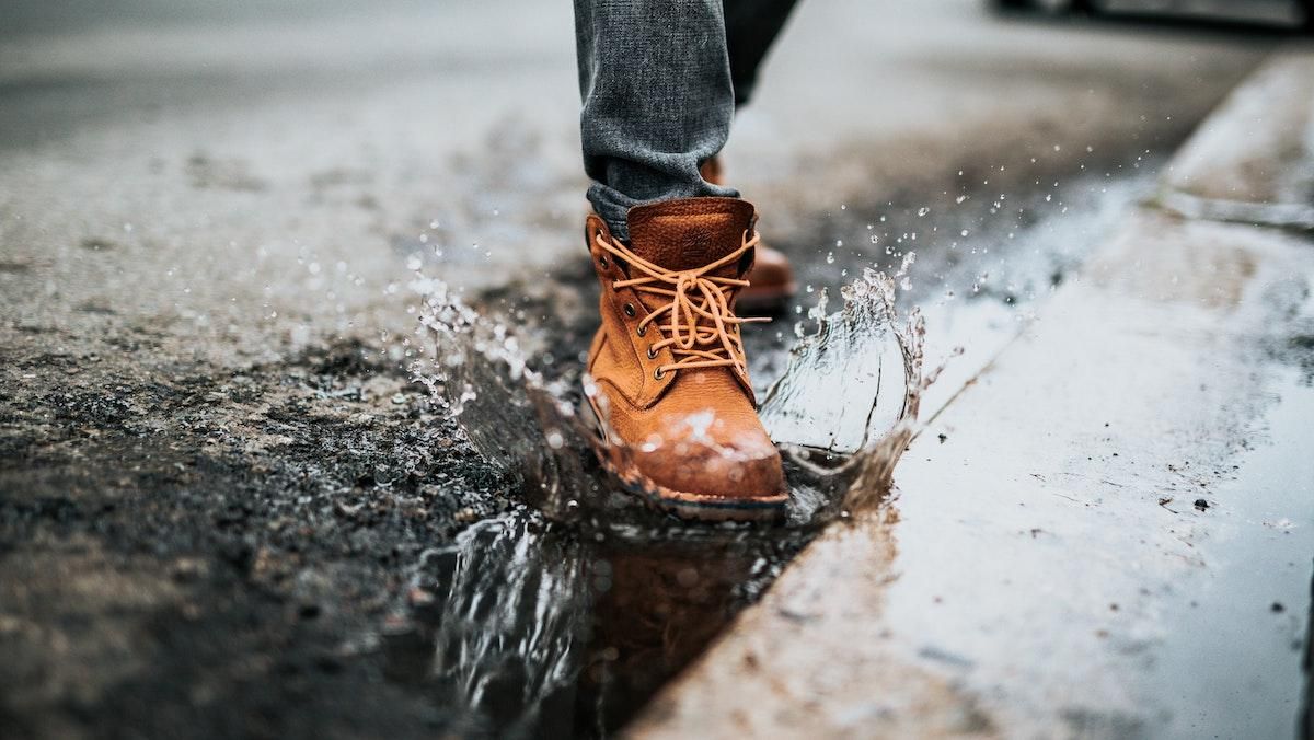 Как эффективно высушить мокрую обувь: самая действенная схема
