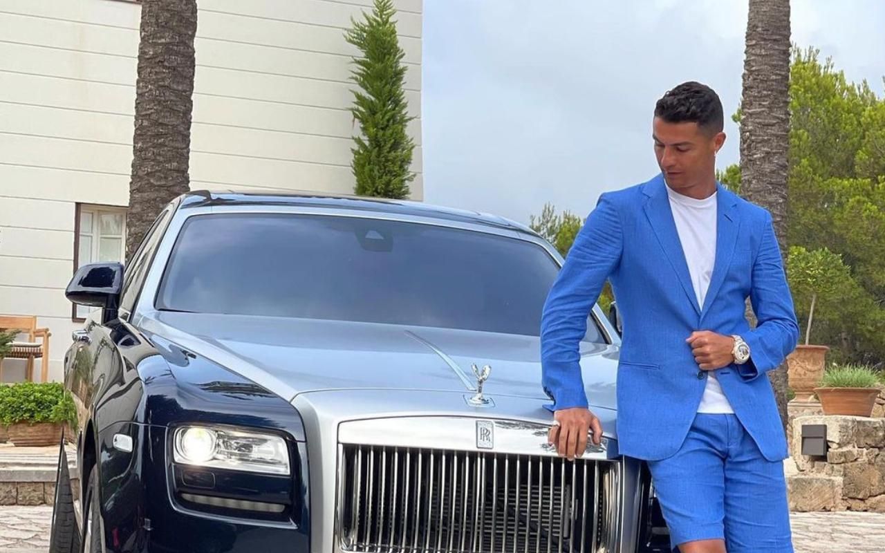 Криштиану Роналду похвастался Rolls Royce за 500 тысяч евро: фотофакт