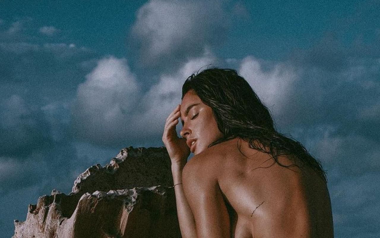 Люсія Яворчекова знялася голою на пляжі: гаряче фото фітнес-моделі