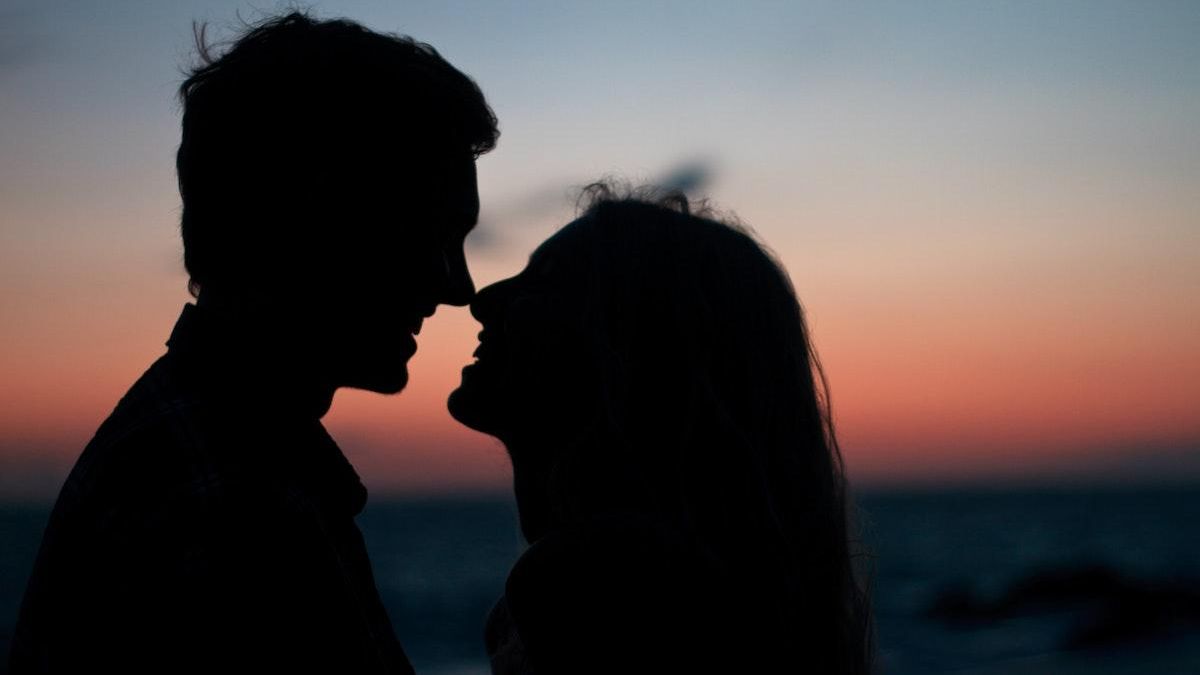 Справляємо враження: два головні правила першого поцілунку