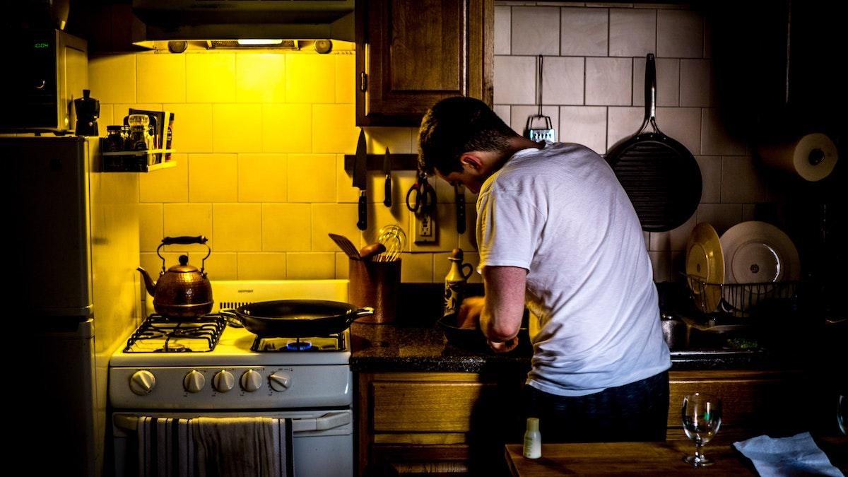 Что значит, если мужчина любит готовить: развенчиваем мифы
