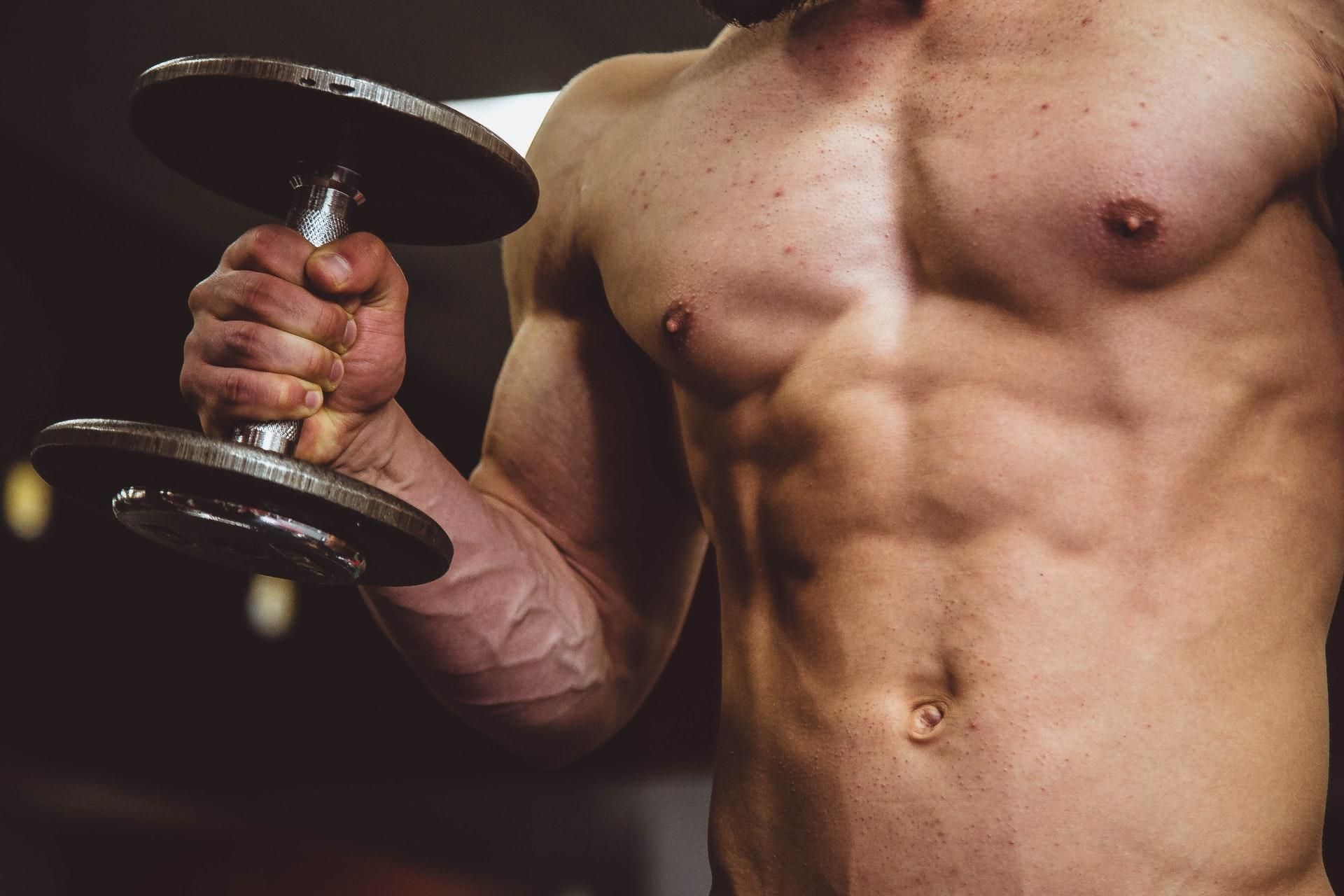 Наращиваем мышцы и сжигаем калории: взрывная тренировка с гантелями - Men