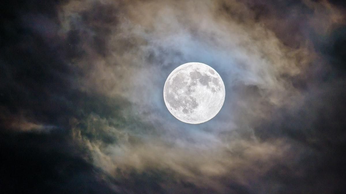 Ночь на всей Земле и зеленая Луна: космические выдумки, в которые до сих пор верят - Men