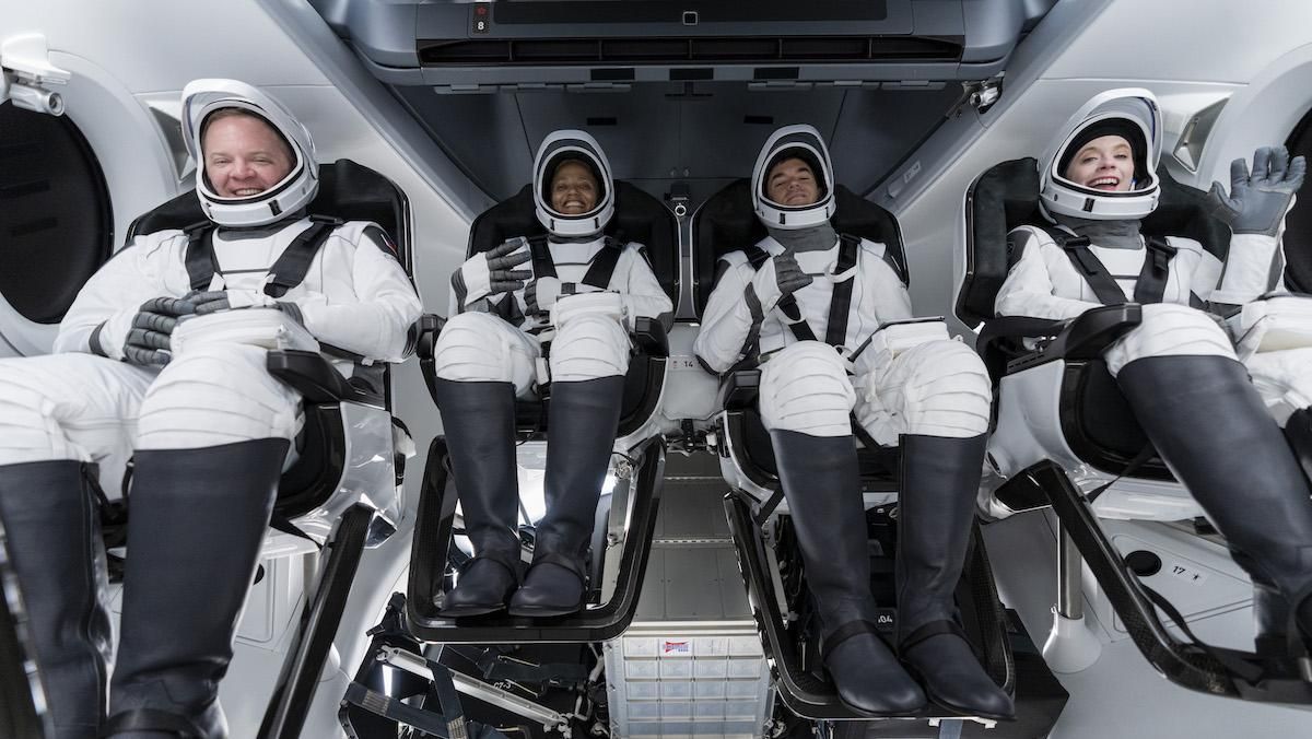 SpaceX Маска впервые отправила в космос гражданских: видео запуска SpaceX Маска впервые отправила в космос гражданских: видео запуска