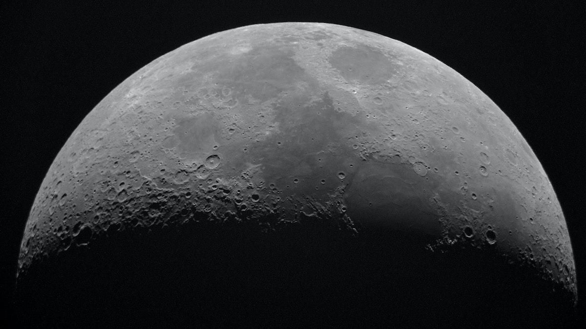 Искусственный интеллект смог заглянуть в загадочные темные кратеры на Луне - Men