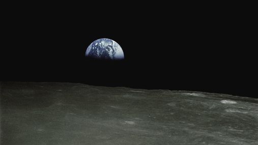 Чи може Місяць впасти на Землю: що каже наука
