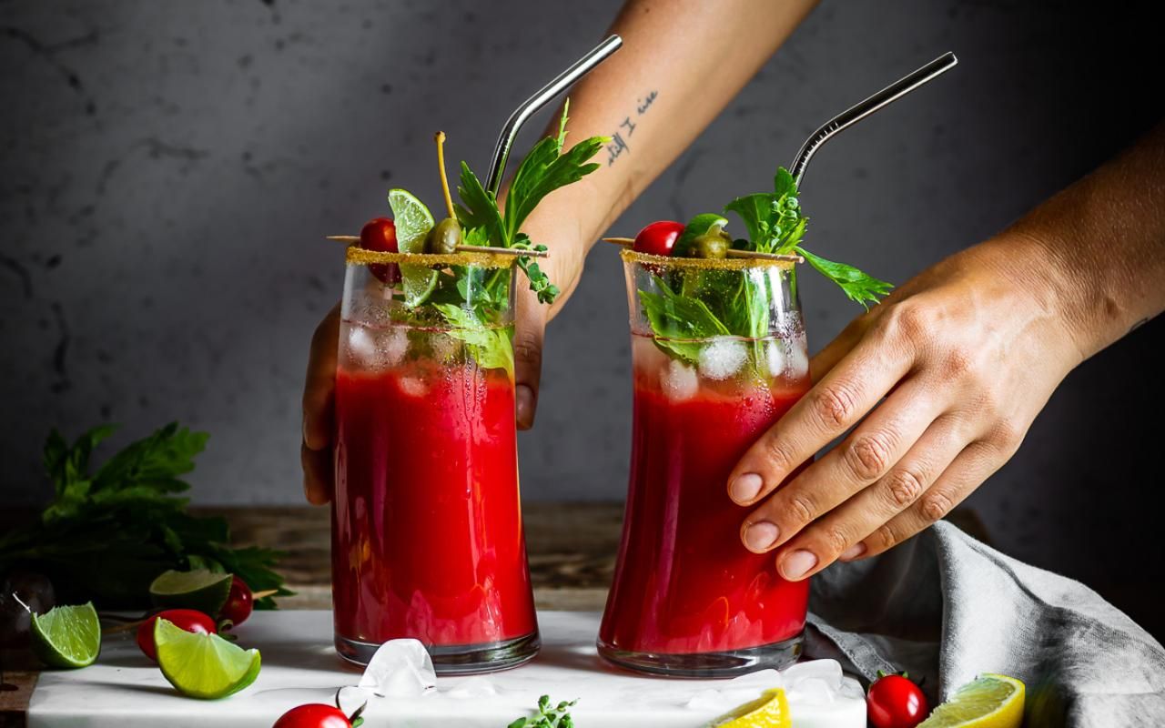 Як приготувати Криваву Мері: круті рецепти найкращого коктейлю на Геловін - Men Як приготувати Криваву Мері: круті рецепти найкращого коктейлю на Геловін - Men
