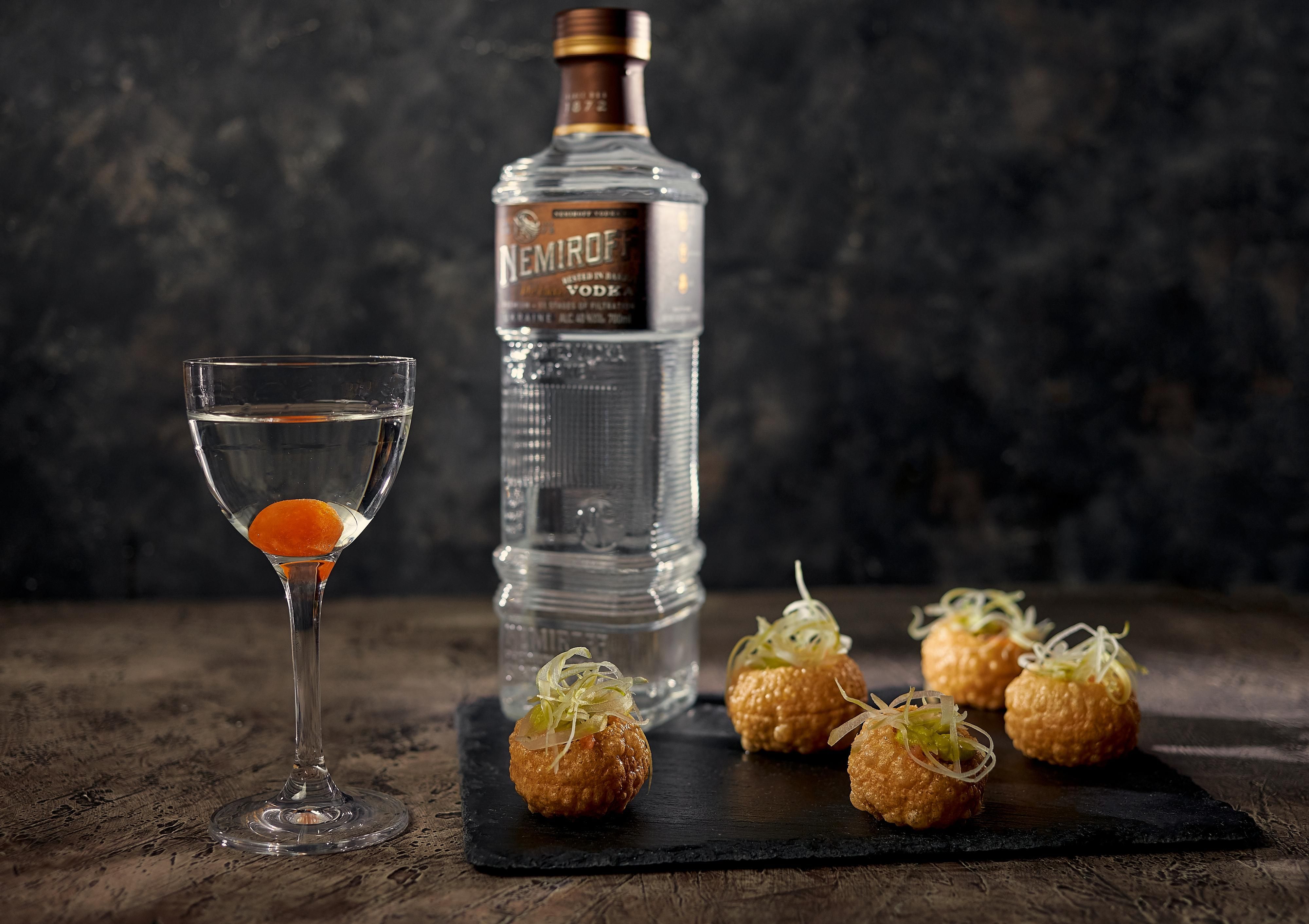 Паніпурі з лососем та коктейль Last Man Standing: варіанти фудпейрингу - Men Паніпурі з лососем та коктейль Last Man Standing: варіанти фудпейрингу - Men