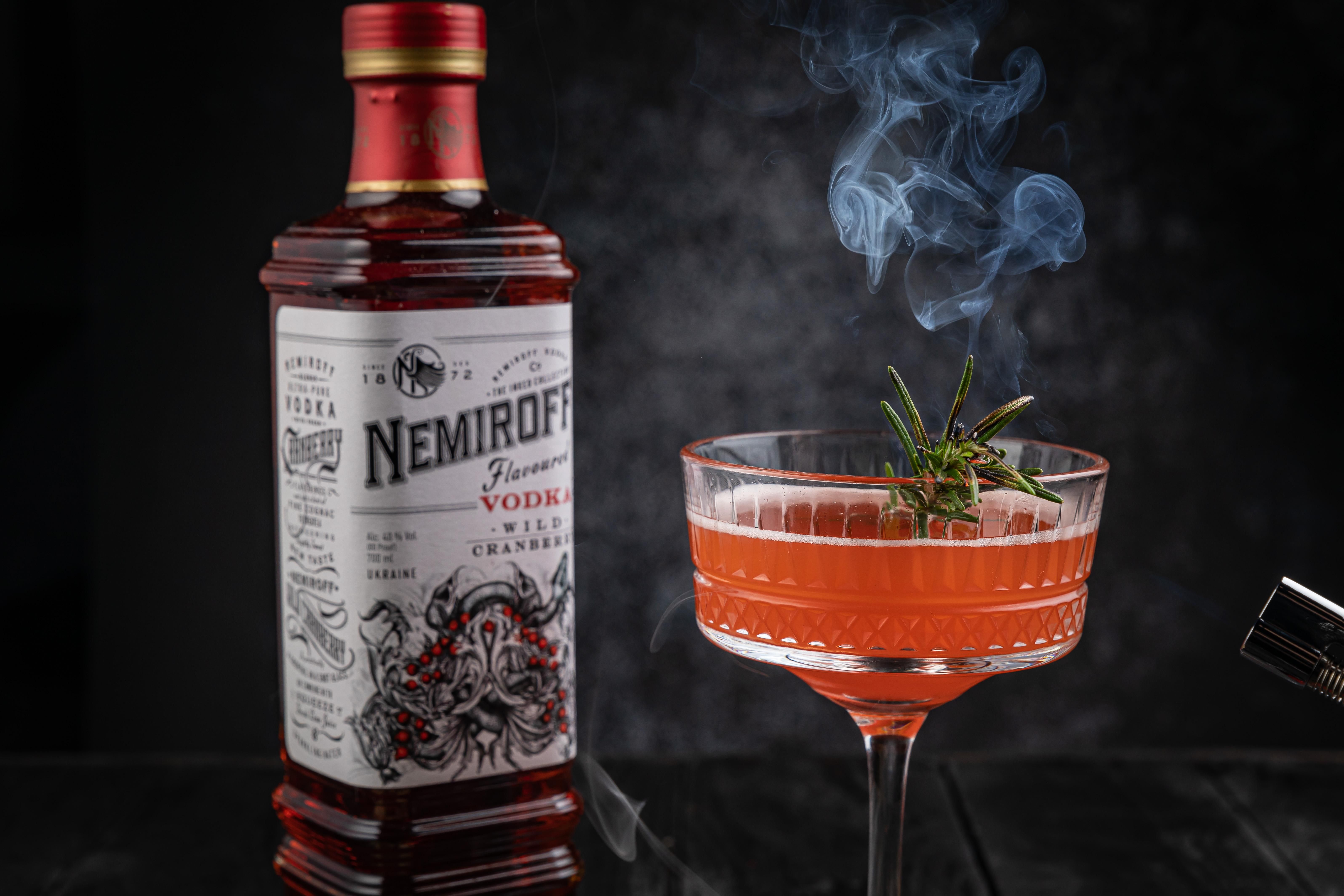 Национальный день клюквы: крутые коктейли, на которые вдохновила эта ягода - Men Национальный день клюквы: крутые коктейли, на которые вдохновила эта ягода - Men