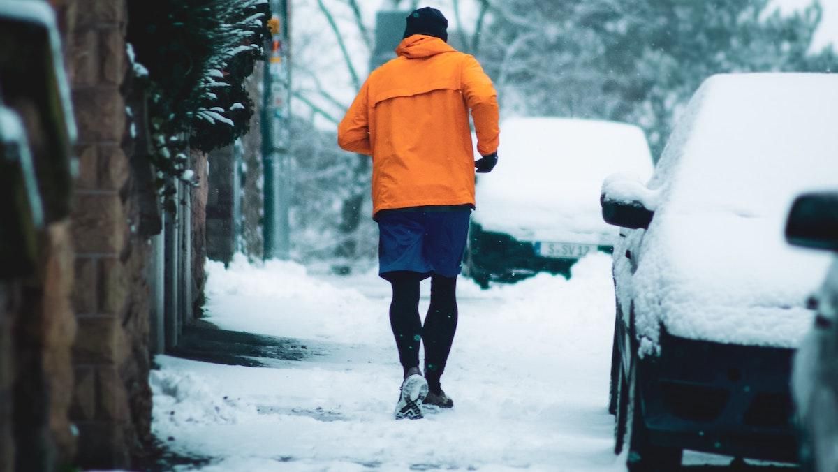 Тренування на морозі: які переваги має пробіжка взимку та при чому тут холодний душ - Men