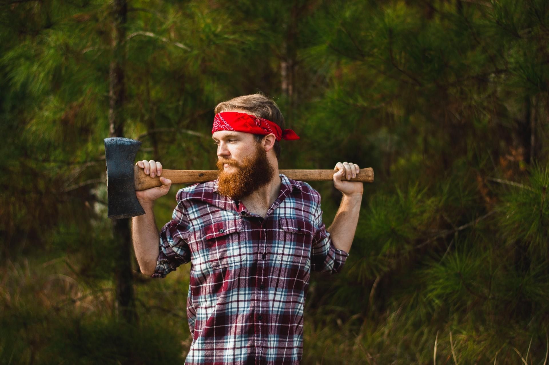 Допоможи бабусі: Кріс Гемсворт показав своє улюблене тренування з дровами - Men