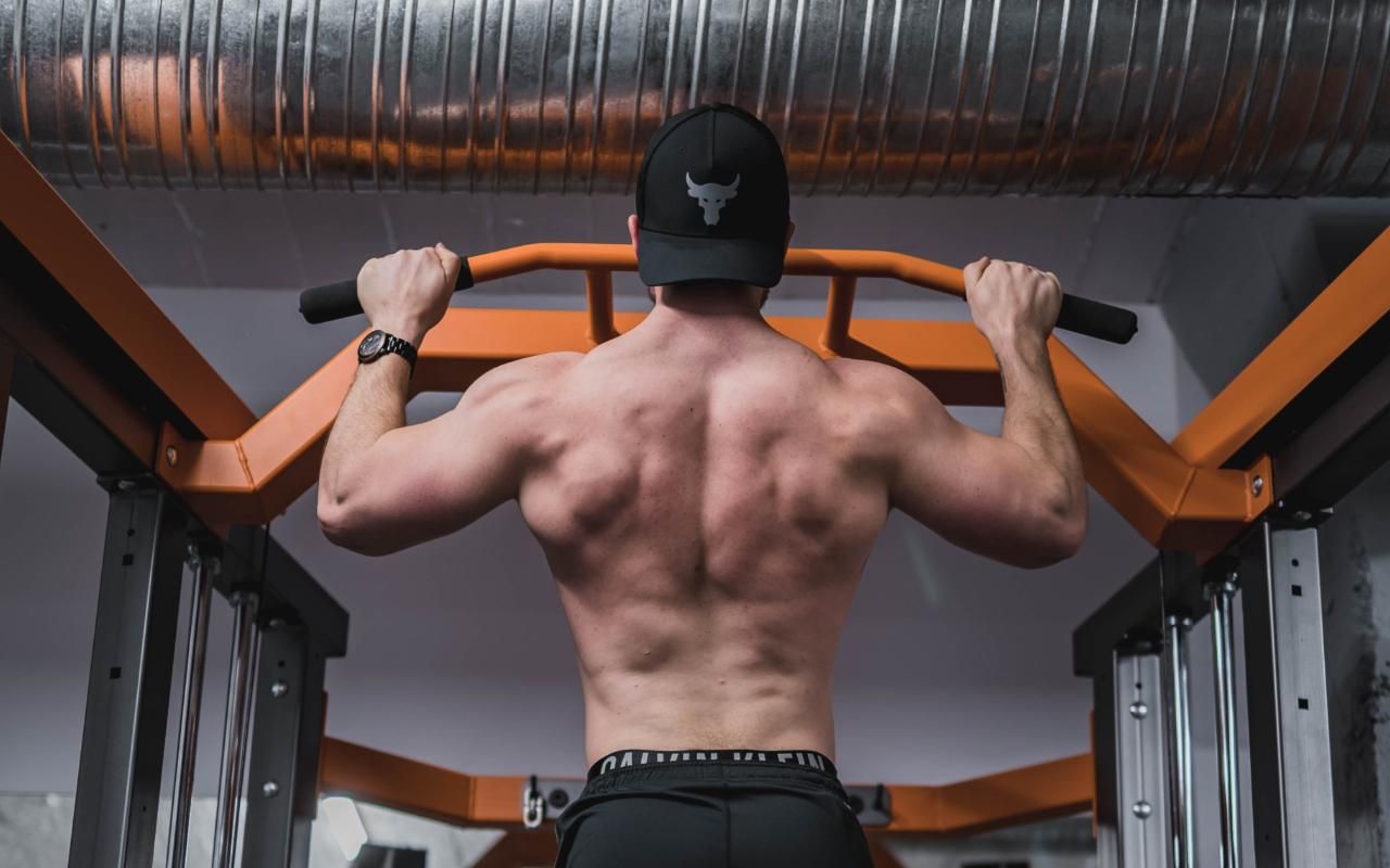 Твоя спина будет рельефной: мощный комплекс упражнений от фитнес-тренера - Men