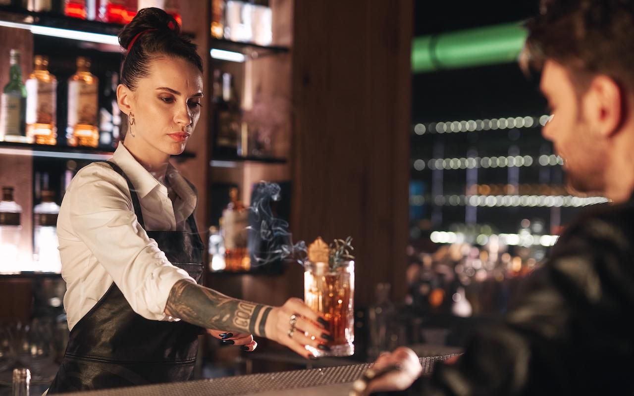 Разбираешься ли ты в классических коктейлях: тест ко Дню бармена - Men Разбираешься ли ты в классических коктейлях: тест ко Дню бармена - Men