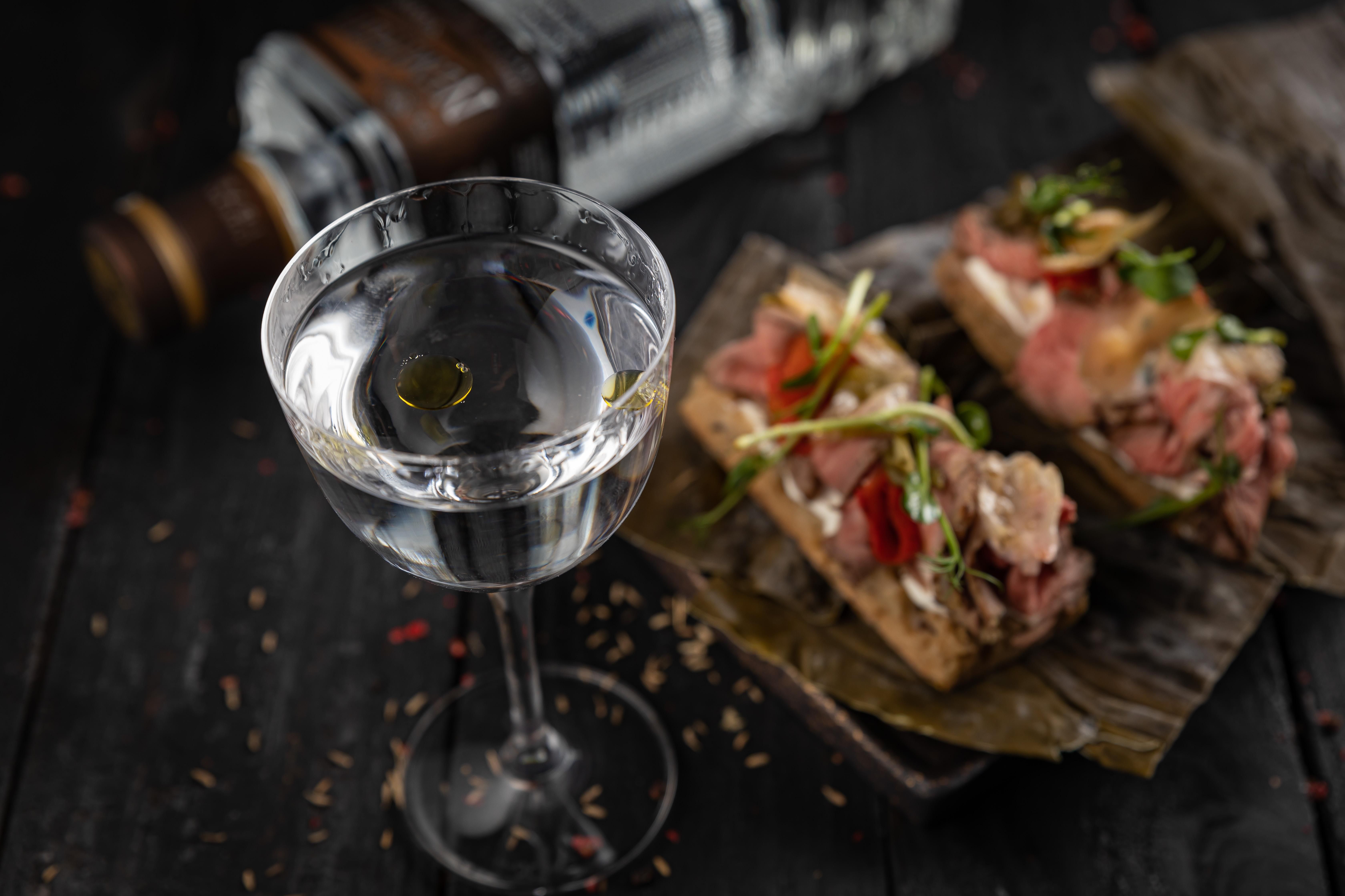 Оленина на пламенном розмарине и коктейль Truffle-Tini: варианты фудпейринга - Men Оленина на пламенном розмарине и коктейль Truffle-Tini: варианты фудпейринга - Men