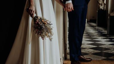 Весільні тренди 2022: як стильно одягнутися нареченому – розбір образів