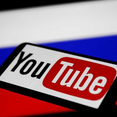 Youtube удалил более 9 000 каналов, распространяющих фейки о войне в Украине